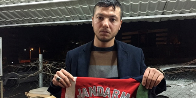 '1 yıl kapını açtım şimdi böyle mi gelecektin komutanım'