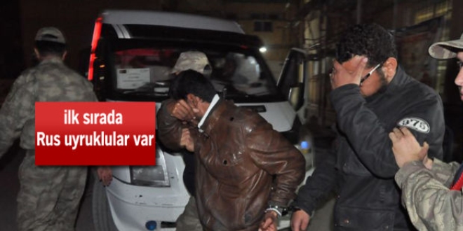 Gaziantep'te 250 DAEŞ şüphelisi sınırdışı!