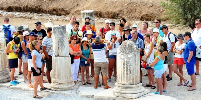 Trkiye'ye gelen turist saysndaki d ubatta yzde 10'u at
