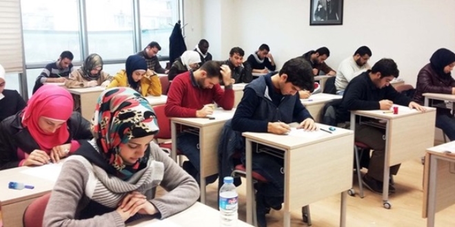 Suriyeliler sınava ücretsiz girecek