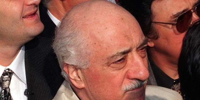 FETÖ/PDY'ye yakın okulları belgeselle anlattı, tehdit aldı