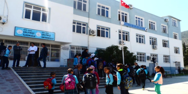 Deney yaparken pil patladı; öğrencinin parmakları koptu