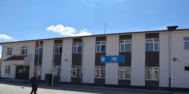 Niğde'de gözaltına alınan öğretmen tutuklandı