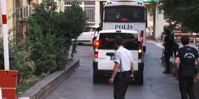 Üst düzey emniyetçilerin de olduğu 27 kişi gözaltında