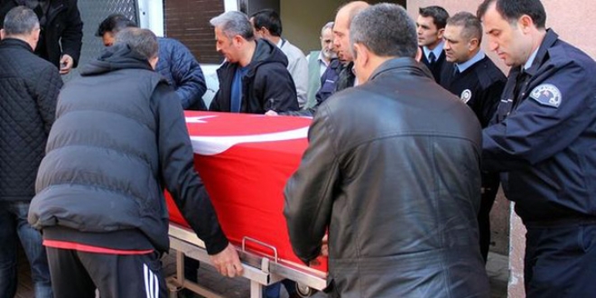 Beyin kanaması geçiren polis hayatını kaybeti