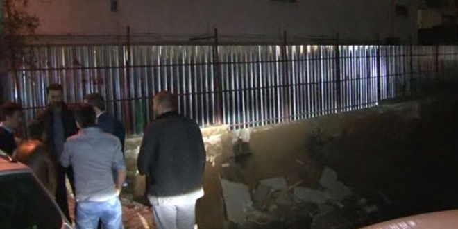 İstanbul'da 7 katlı binanın ana girişi çöktü!