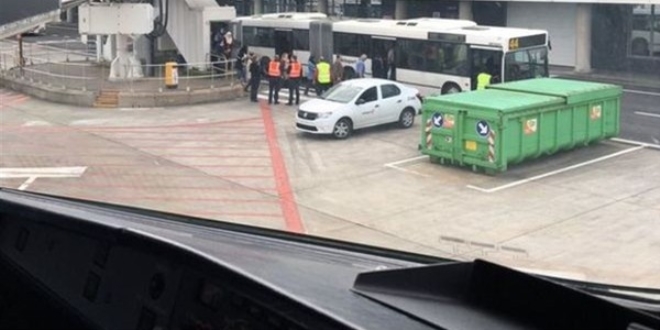 Bombalı saldırı esnasında tweet atan pilota ceza