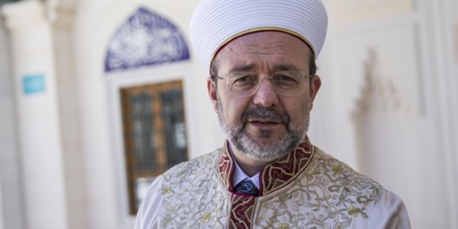 G�rmez'den 3 dilde hutbe