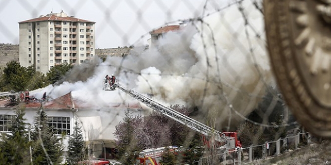 Ankara'da askeri gazinonun çatısında yangın çıktı