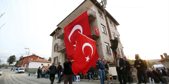 Şehit Uzman Çavuş Saygı'nın baba evinde yas var