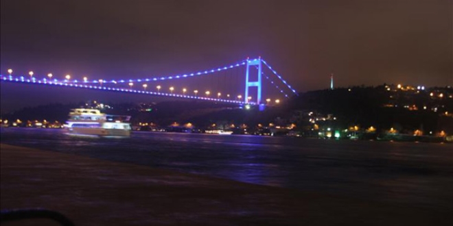 Mavi ışıklar otizm için yandı