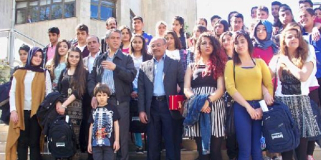 Bu okulda 1280 öğrenciden sadece 2'si erkek
