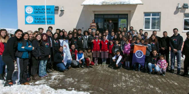 niversite rencilerinden Ardahan'daki ilkokula destek
