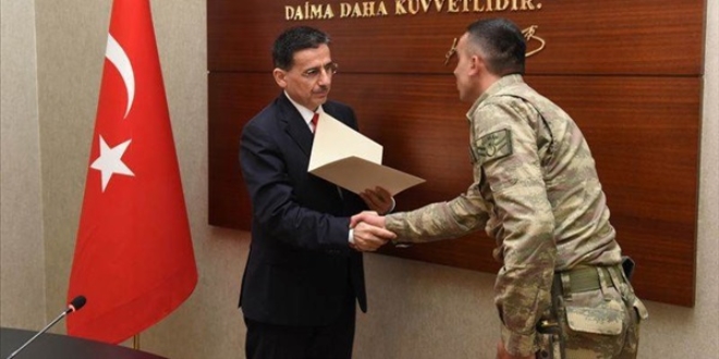 Terörle mücadelede başarılı personele ödül
