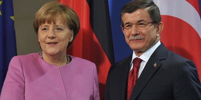 Merkel'den 'Erdoğan' şiirine sert tepki