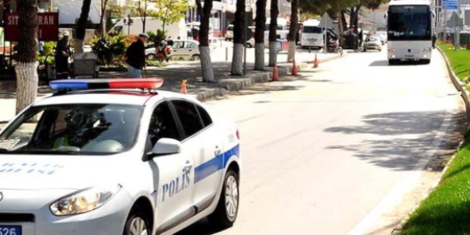 Dikili'ye getirilen göçmenler Kırklareli'ndeki kampa gönderildi