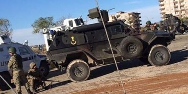 Lice'de polis aracına bombalı saldırı: 2 yaralı