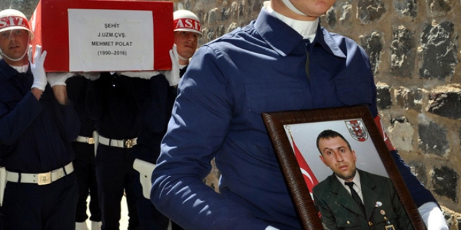 Şehit uzman çavuş Polat'ın cenazesi, toprağa verildi