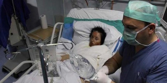 20 yıllık eşini uykusunda kaynar suyla yaktı
