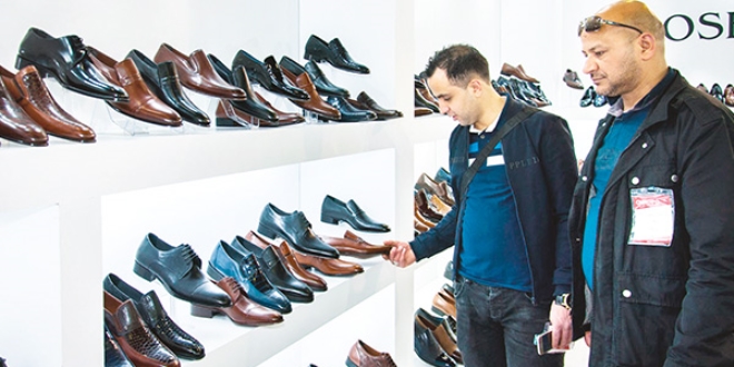 Rus kad�nlar T�rk ayakkab�s�ndan vazge�medi