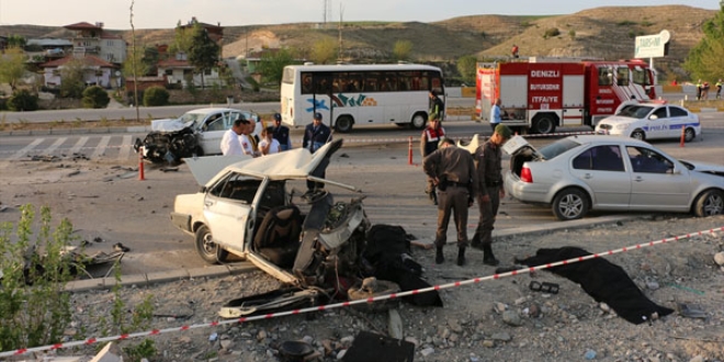 Denizli'de trafik kazas: 3 l, 4 yaral