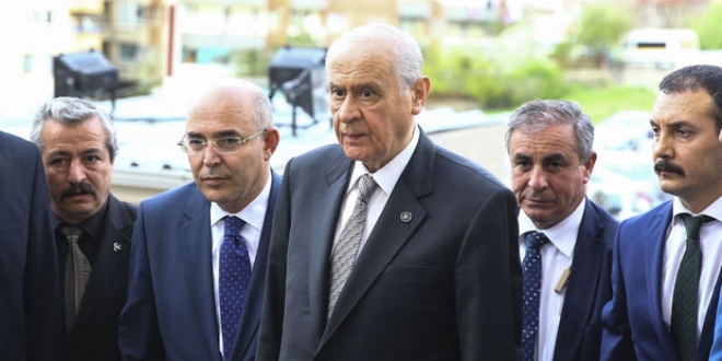 Mahkeme 'Kurultay', Bahçeli 'Kimse beklemesin' dedi