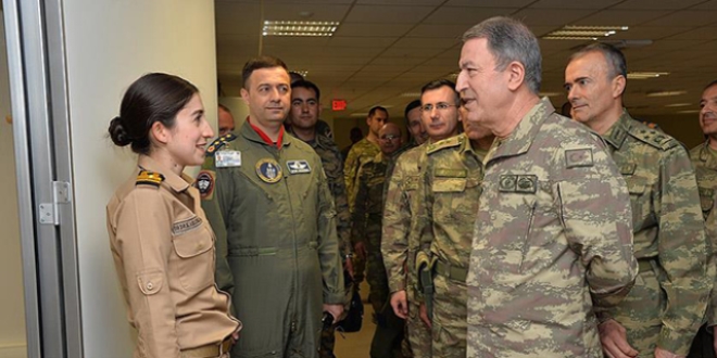 Orgeneral Hulusi Akar birlikleri denetledi