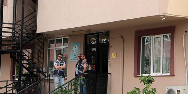 Manisa'da baz� dernek ve i� yerlerinde arama yap�l�yor