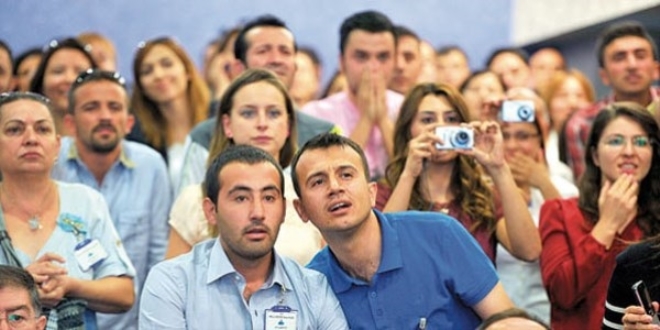 Aday ��retmenler 240 saat hizmeti�i e�itime al�ancak