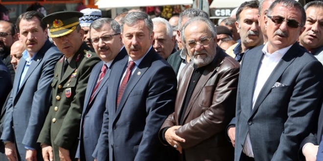 TBMM �dare Amiri Uslu'nun annesinin cenazesi topra�a verildi