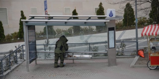 Avcılar'da metrobüs durağında bomba ihbarı