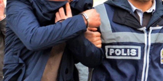 Metrobüs durağına ses bombası bırakan şüpheliye gözaltı