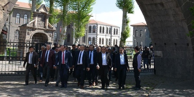 Diyarbakır'da 'Yedi Renk Tek Yürek' buluşması