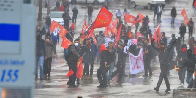 'Taşladık sen 'gaz' yaz'