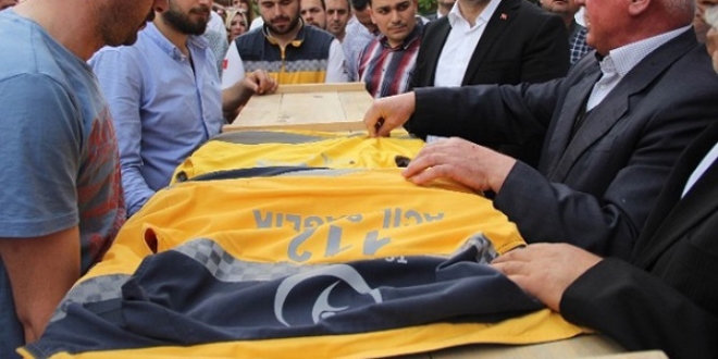 Kaza yapan Acil T�p Teknisyeni ya�am�n� yitirdi