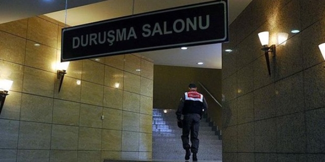 Akademisyenler mahkemede savunma yapıyor