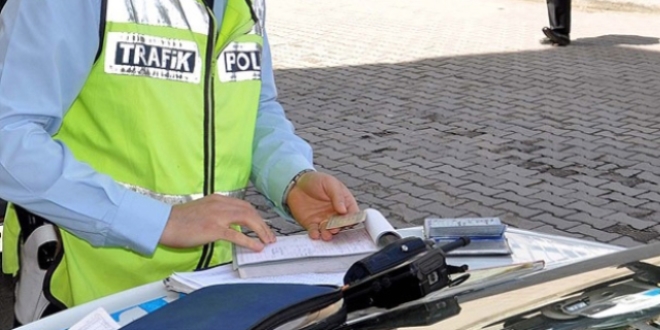Polisten gençlere asker talimli ceza