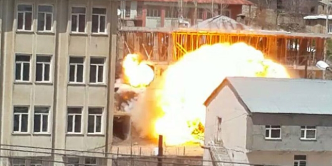 Yüksekova Belediyesi yanındaki 'bombalı' tuzak imha edildi
