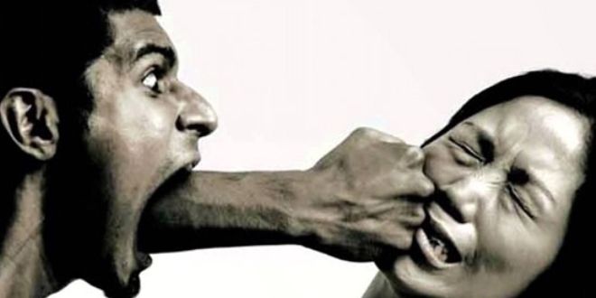 Kad�n evde de sokaktada hep g�vensiz hissediyor!