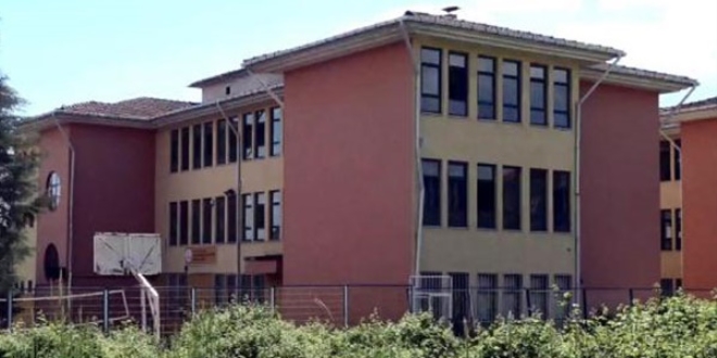 Öğrencileri taciz ettiği iddia edilen öğretmen açığa alındı