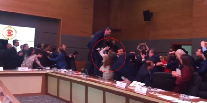 TBMM'nin kad�nlar�ndan �rnek davran��