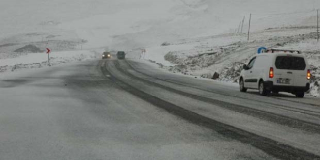 Ardahan'da etkili olan kar ya vatandalara zor anlar yaatt