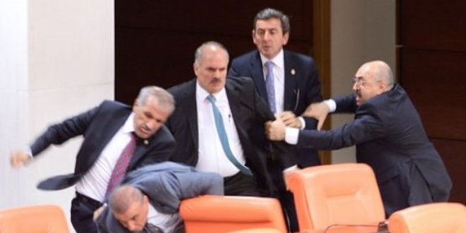 AK Parti'li İsmail Aydın Anayasa Komisyonu'ndaki kavgayı anlattı
