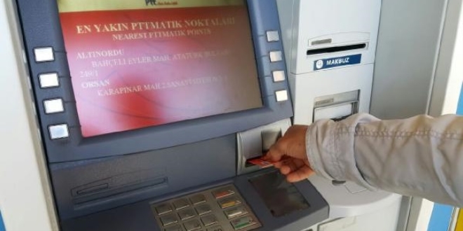 Kartlar� kopyalanan 4 ki�i doland�r�ld�