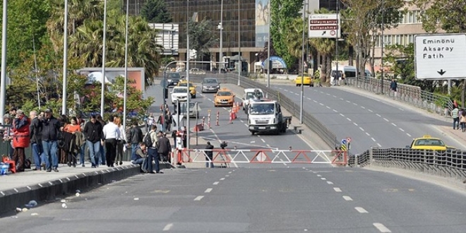 Taksim Meydanı'na çıkan bazı yollar trafiğe kapatıldı
