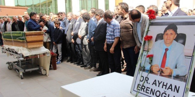 Kalp krizi geçiren doktor hayatını kaybetti