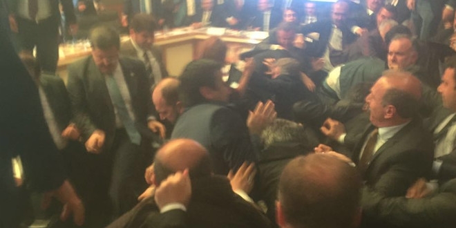 Komisyon'da kavga çıktı, görüşmelere ara verildi
