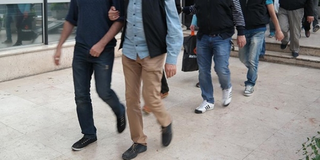 SDÜ'ye sahte evrakla memur olan 10 kişiye gözaltı