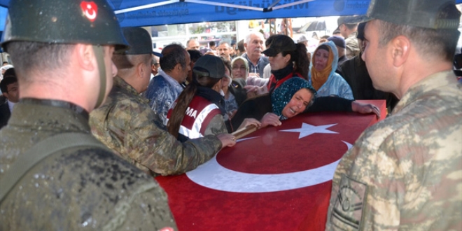 Şehit Uzman Çavuş Öksüz, son yolculuğa uğurlandı