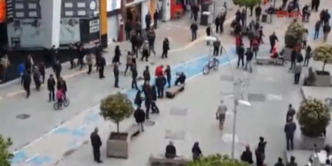 Bolu'da liseli kızlar caddede birbirine girdi/ Video